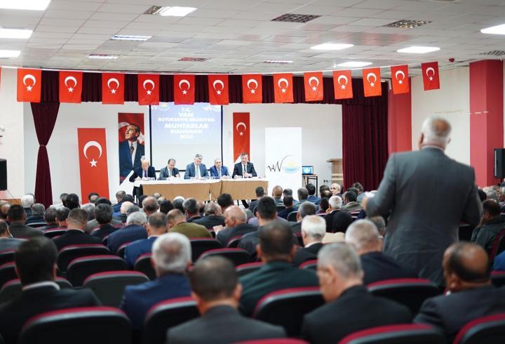 Van'da kurum amirleriyle muhtarlar bir araya geldi