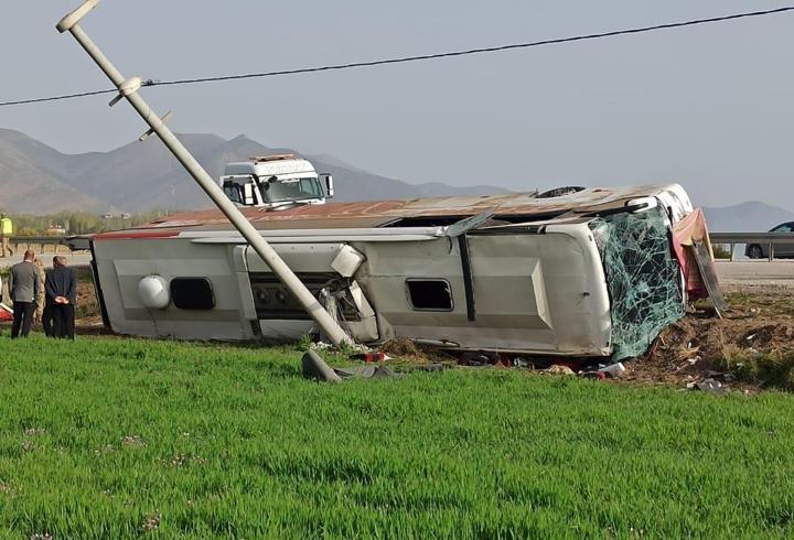 Van'da Otobüs Kazası: 28 Yaralı