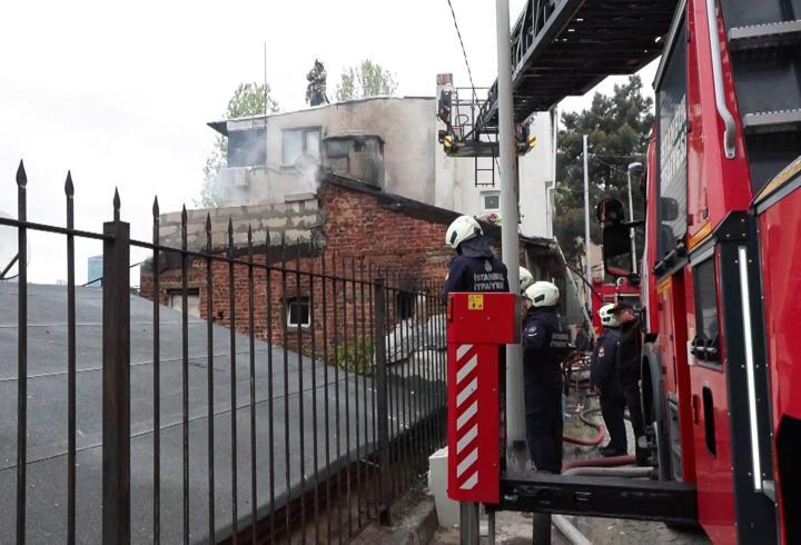 İstanbul- Ortaköy'de 2 katlı binada çıkan yangın kontrol altına alındı