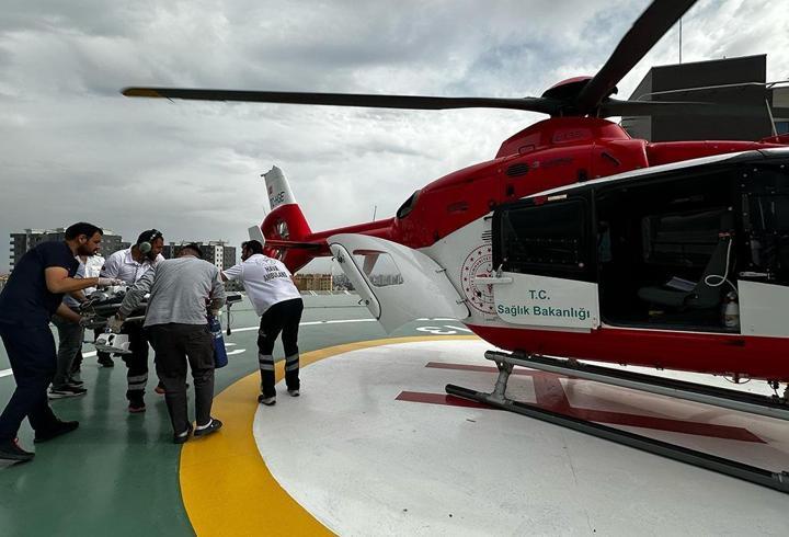 Mersin'de ambulans helikopter 2 yaşındaki bebek için havalandı