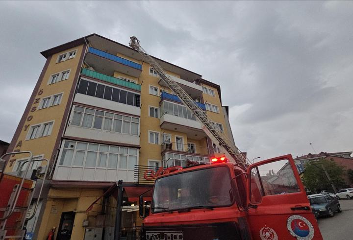 Karabük'te 6 katlı binada çıkan yangın söndürüldü