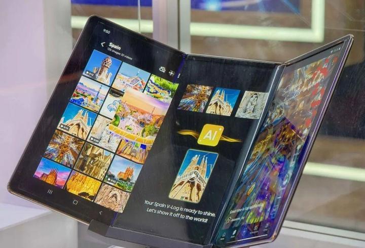 Samsung’un üç katlı akıllı telefonu, Galaxy G Fold adıyla anılabilir