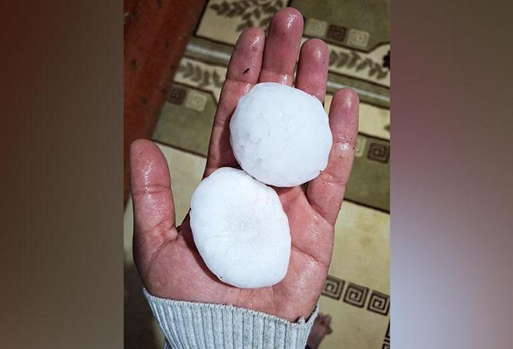Diyarbakır'da ceviz büyüklüğünde dolu yağdı