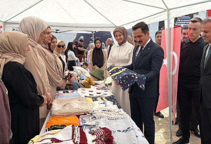 Dargeçit’te kadınlar, ürettikleri el emeği ürünlerini sergiledi