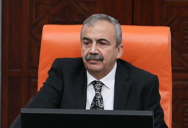 SON DAKİKA... Sırrı Süreyya Önder son yolculuğuna uğurlanıyor: Cenazesi hastaneden alındı