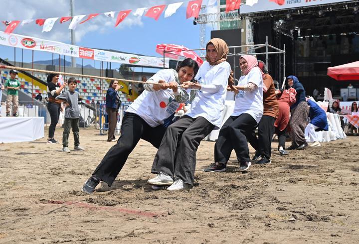 Kumluca'da kadınlara özel eğlence