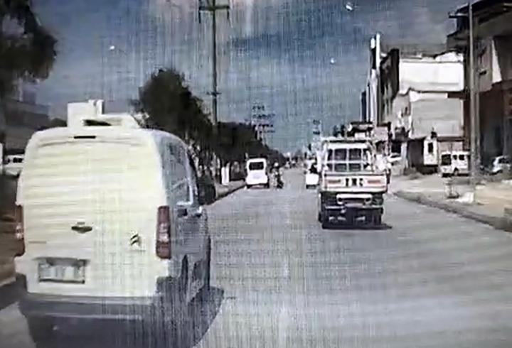 Hafif ticari aracın yayaya çarptığı kaza kamerada