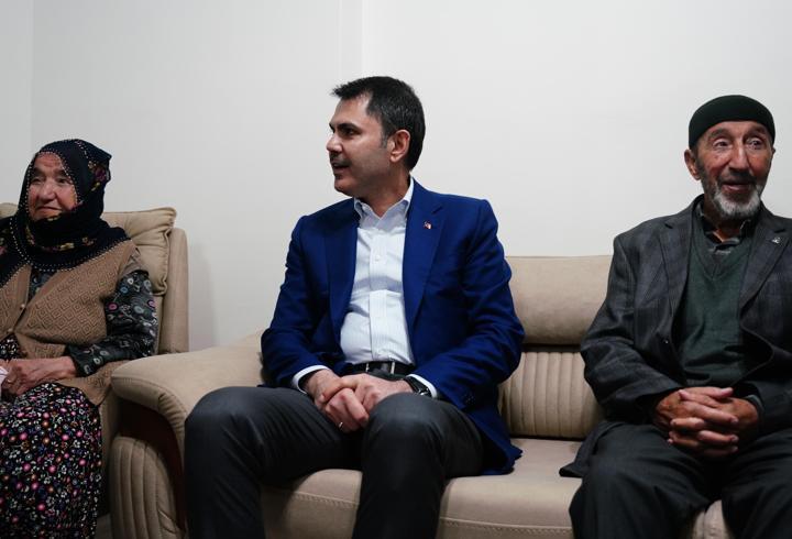 Bakan Kurum, köy evine konuk oldu