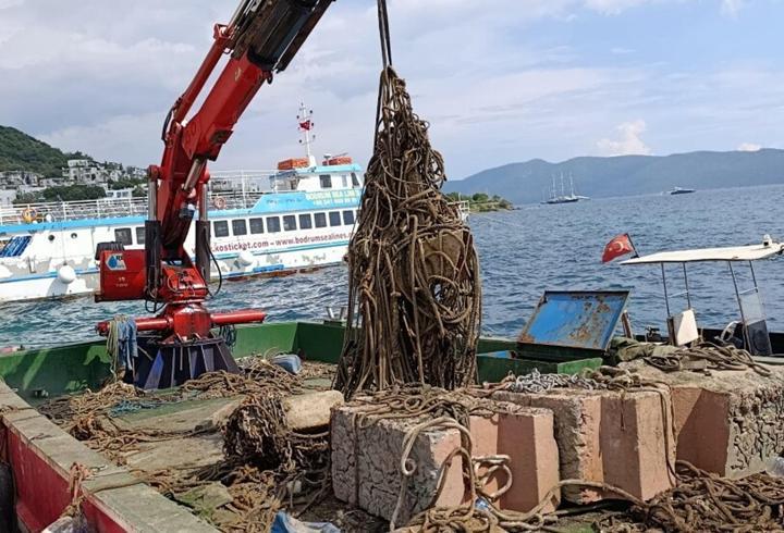 Bodrum'da deniz dibinden 130 ton katı atık çıktı