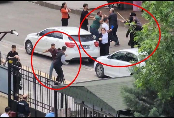 Adliye önünde sopalı, tekmeli ve yumruklu kavga kamerada