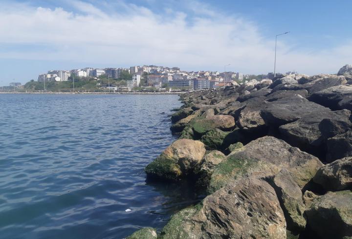 Bandırma’da sahildeki kayalıklar arasında ceset bulundu