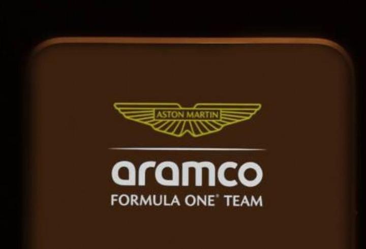 Aston Martin Aramco Formula 1 imzalı akıllı telefon