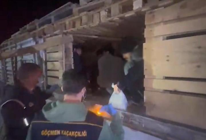 TIR'da 42 Kaçak Göçmen Yakalandı