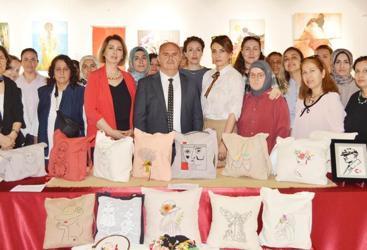 Antalya'da 'Başrolde Kadın' sergisi