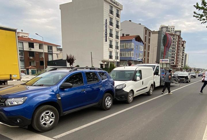 Çorlu'da zincirleme kaza; 2 yaralı