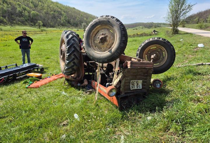Bilecik'te devrilen traktörün sürücüsü yaralandı