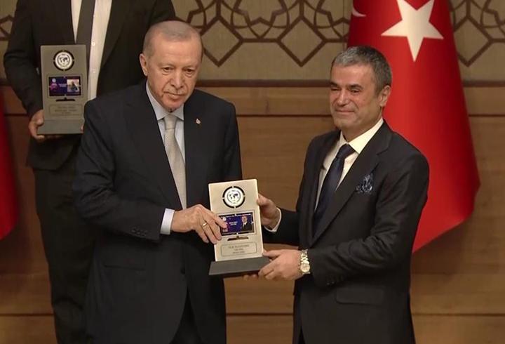 CNN TÜRK yılın televizyonu seçildi… Ödülü Demirören Medya TV Grup Başkanı Murat Yancı aldı