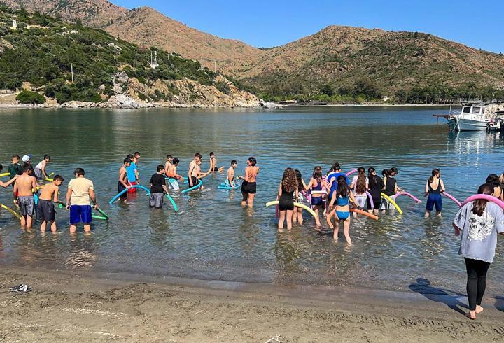Kahramanmaraş'tan gelen depremzede çocuklar Datça'da denizle tanıştı