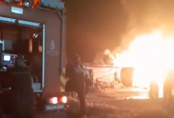 Silivri'de Yangın: 15 Baraka ve Bir Samanlık Kül Oldu
