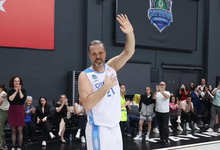 Milli basketbolcu Oğuz Savaş, parkelere veda etti