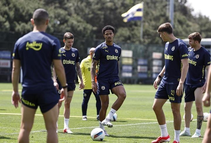 Fenerbahçe'de Jayden Oosterwolde müjdesi!