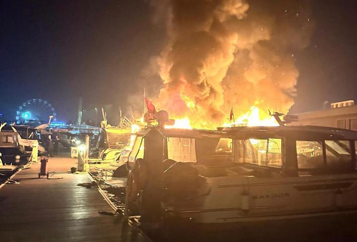 SON DAKİKA... İstanbul Tuzla marinada 4 tekne alev alev yandı
