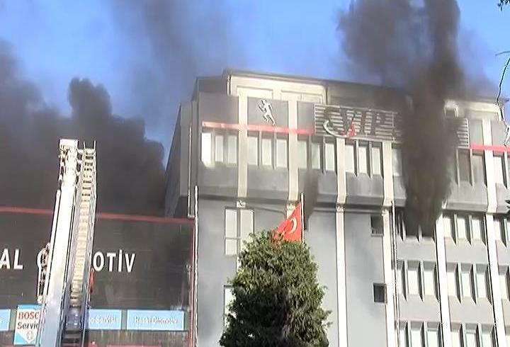 SON DAKİKA... İstanbul Bağcılar'da fabrika yangını!