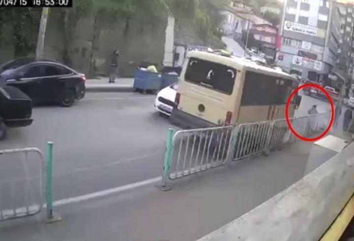 Minibüsün Çarptığı Kaza Kamerada