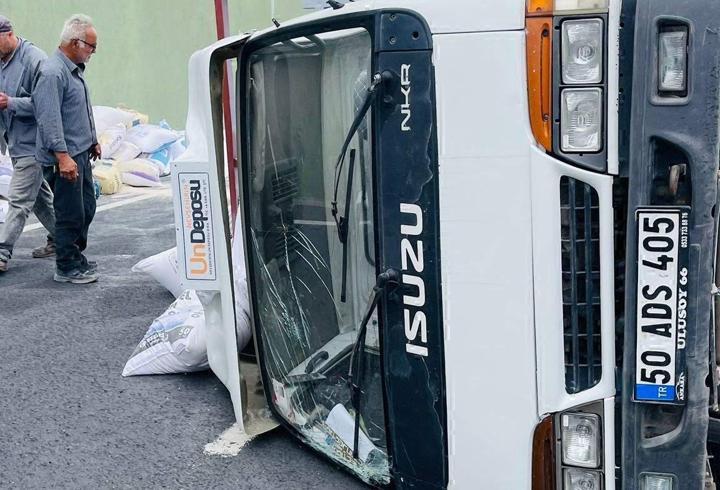 Nevşehir'de kamyonet devrildi: 2 yaralı