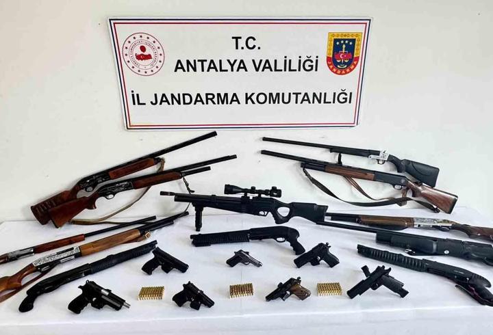 Alanya'da silah ve mühimmat kaçakçılığı operasyonu