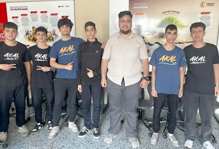 Erdemli’de liseliler geleceğe hazırlanıyor