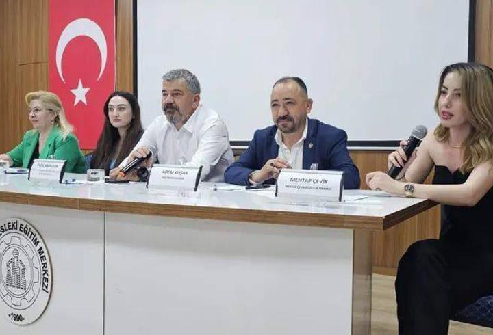 Erdemli’de ustalar, geleceğin çıraklarıyla buluştu