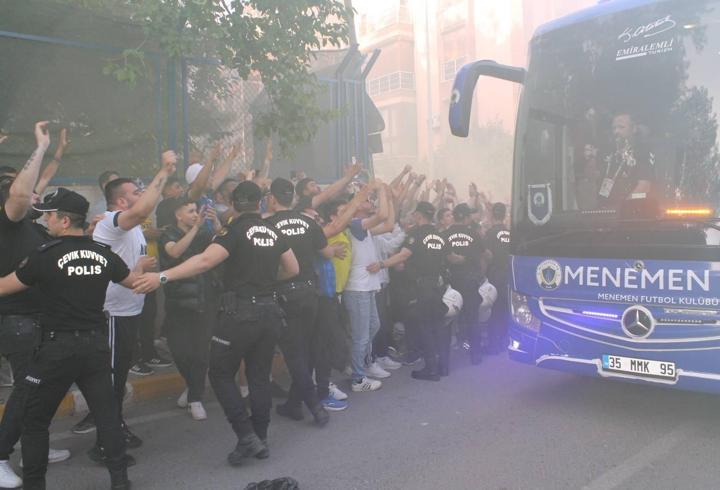 Menemen FK evinde havlu attı