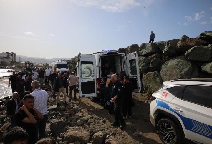 Trabzon'da denize giren 2 arkadaş, boğuldu