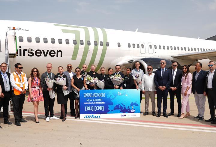 Danimarkalı turistlere çiçekli karşılama