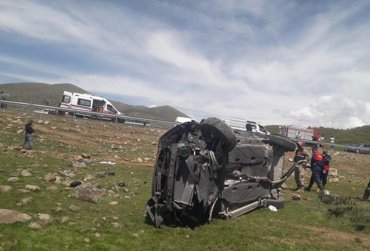Elazığ'da devrilen otomobildeki 3 kişi yaralandı