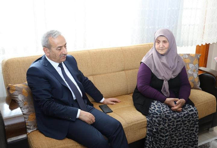 İl Milli Eğitim Müdürü Akbaş'tan şehit annesine ziyaret