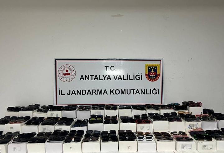 Aksu'da kaçak güneş gözlüğü operasyonu