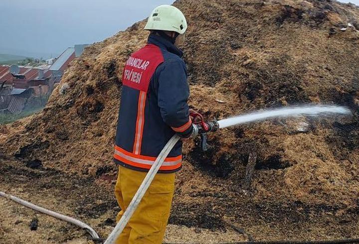Elazığ'da Saman Balyaları Alev Aldı