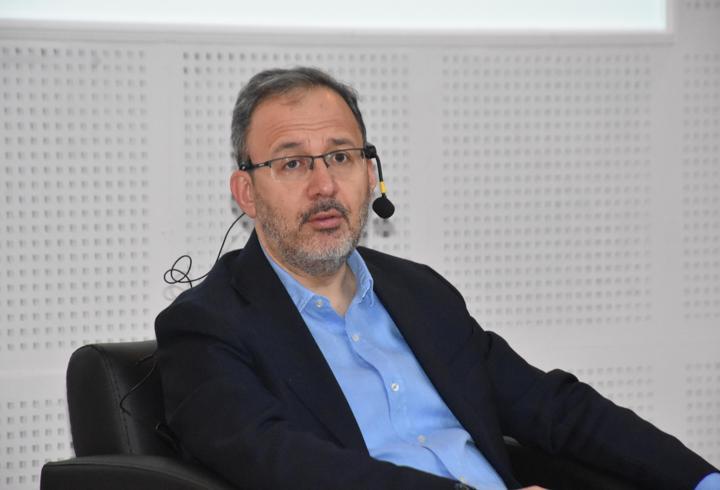 Kasapoğlu: Ne kadar başarılı yönetirseniz o kadar güçlü lider olursunuz