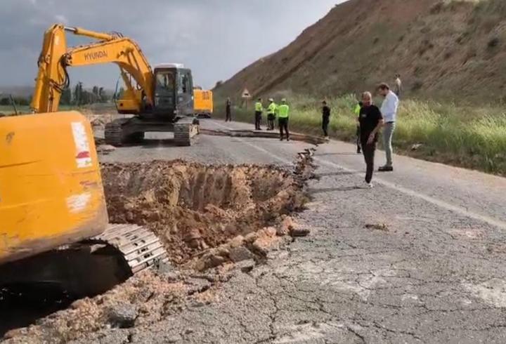 Batman'da çalışma sırasında yol çöktü