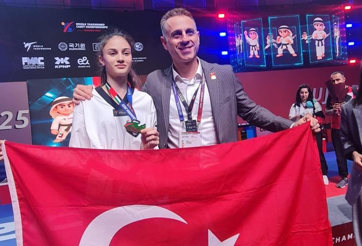 Sena Yılmaz, taekwondoda dünya şampiyonu oldu