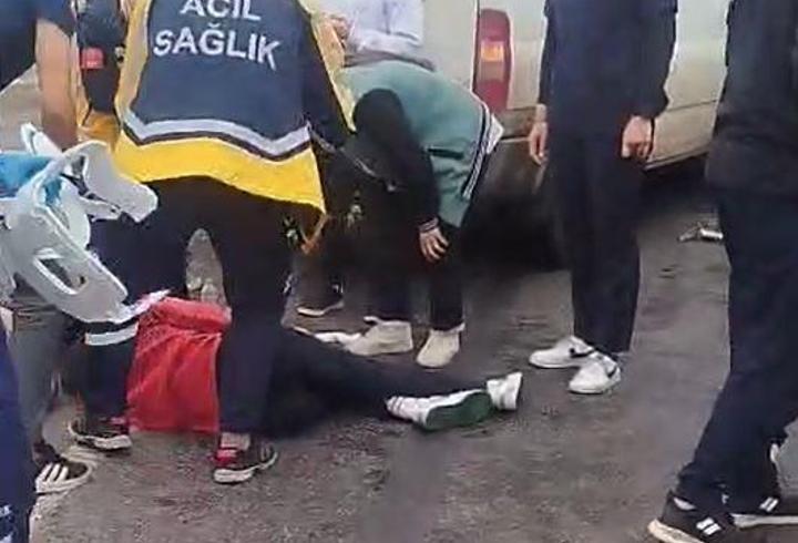 Öğrenci servis minibüsü, TIR’a çarptı: 9 yaralı