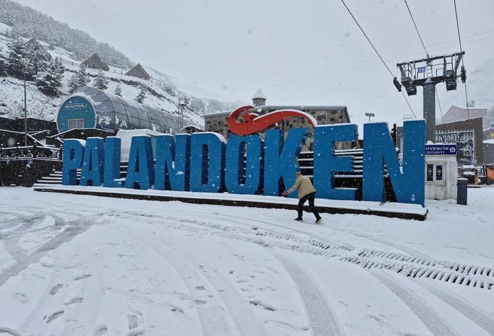 Erzurum’a mayıs ortasında kar yağdı