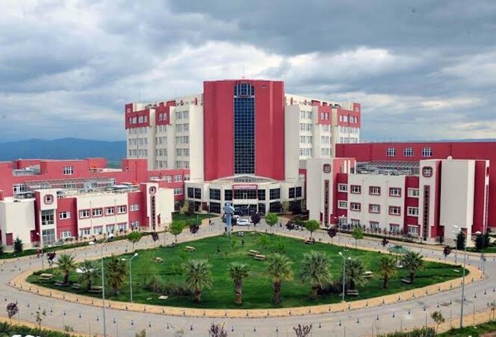 'Bıçak parası' alan profesör ve sekreteri gözaltında