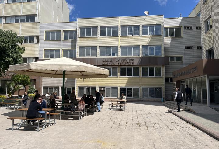 Fakülte binası çatlaklar nedeniyle boşaltıldı