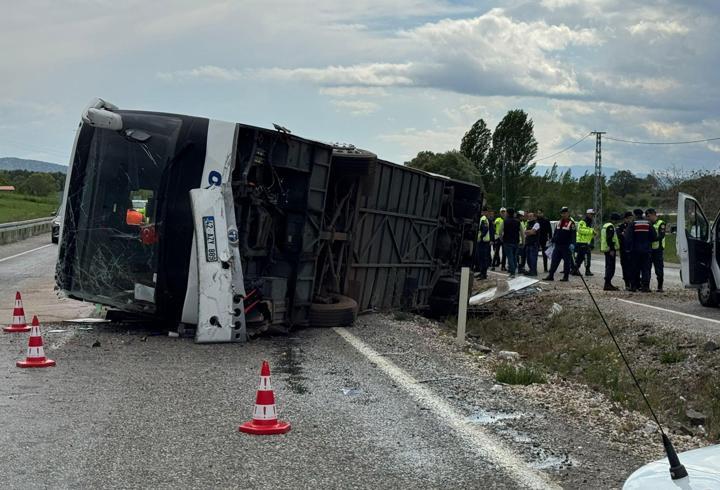 Konya'da yolcu otobüsü devrildi: 14 yaralı