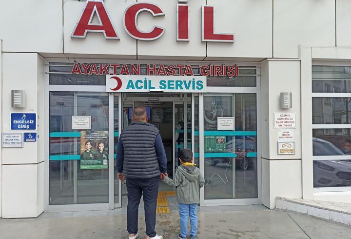 Başıboş köpeklerin saldırısına uğrayan Baturalp, yaralandı
