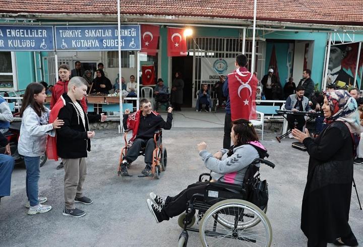 Kütahya'da Özel Bireylere Asker Eğlencesi
