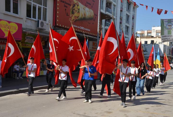 Serik'te Gençlik Yürüyüşü 